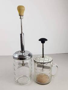 lot 139 image: Vintage Hazel-Atlas Glass Kitchen Choppers Lot of 2