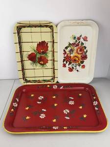 lot 154 image: Lot of 3 Vintage Floral Metal Serving Trays