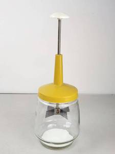 lot 165 image: Vintage Federal Housewares Harvest Gold Manual Food Nut Chopper