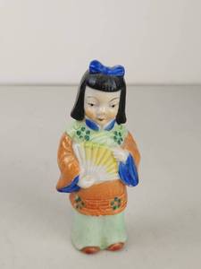 lot 211 image: Vintage Japan Porcelain Figurine