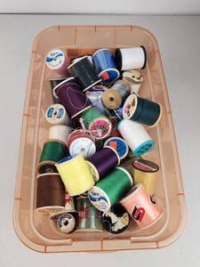 lot 219 image: Large Vintage Sewing Thread Spool Lot
