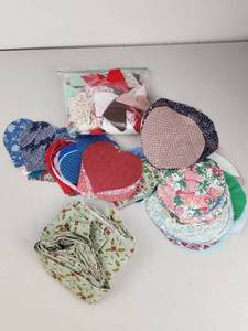 lot 225 image: Vintage Quilting Fabric Pieces & Pre-Cut Shapes Lot