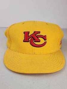 lot 234 image: Vintage Kansas City Chiefs Gold Snapback Hat