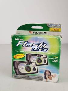 lot 237 image: 2-Pack of Fujifilm QuickSnap Flash 1000 35mm Disposable Cameras