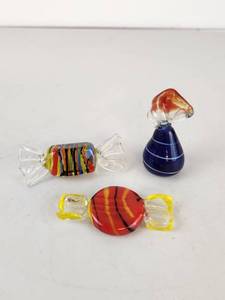 lot 27 image: Glass Candy Figurines Set 3 Pieces Striped Ball Bear