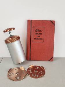 lot 302 image: Ateco Simplified Cake Decorating Kit with Icing Gun Book and Stencil Plates
