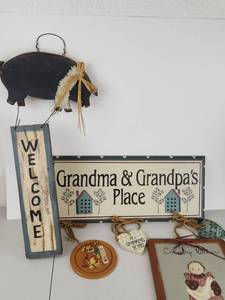 lot 306 image: Country Kitchen Decor Lot Grandma & Grandpas Place Welcome Sign Pig