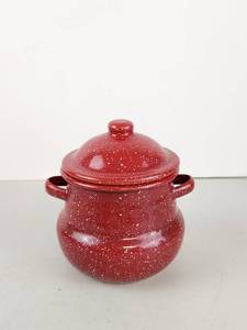 lot 312 image: Red Speckled Enamelware Cooking Pot with Lid and Handles