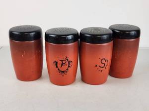 lot 320 image: West Bend 4 Piece Shaker Set Red Orange Black