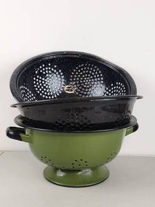 lot 333 image: Colander Strainer Bowl Set 3-Piece with Feet Green Black
