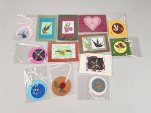 lot 339 image: Pressed Flower Greeting Cards and Gift Tags Lot 12 Pieces