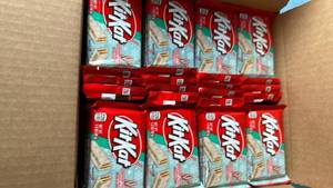 lot 2083 image: Lot of 80 KitKat Peppermint Sticks.