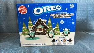 lot 2089 image: Lot of 13 Oreo Build Your Own Arctic Cookie Kit Skating Rink.