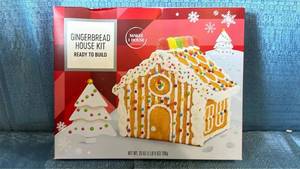 lot 2092 image: Lot of 10 Gingerbread House Kit Ready to Build