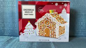 lot 2093 image: Lot of 10 Gingerbread House Kit.