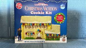 lot 2095 image: Lot of 9 Create a Treat National Lampoons Christmas Vacation Cookie Kit 31.6 oz