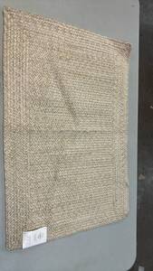 lot 2131 image: Threshold Outdoor Rug 24 x 36 Inch