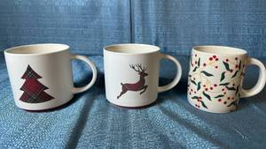 lot 2156 image: Festive Voices 3-Piece Ceramic Mug Set with Holiday Designs