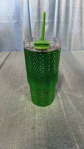 lot 3031 image: Festive Voice Plastic Tumbler 30 fl oz 885ml Green with Lid and Straw