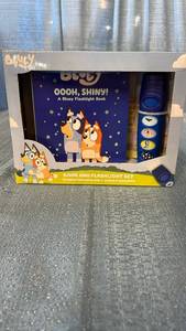 lot 3040 image: Bluey Ooh, Shiny Book and Flashlight Set 5-Sound Interactive
