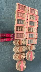 lot 3123 image: Olive & June Instant Mani Press-Ons Nail Set Lot