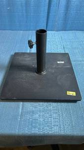 lot 8047 image: 25lb Steel Square Umbrella Base