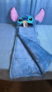 lot 8051 image: Disney Stitch Hooded Blanket 30in x 50in Super Soft