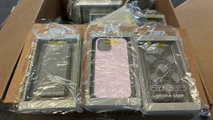 lot 8058 image: heyday iPhone Phone Cases and Accessories Lot Multiple Models and Colors