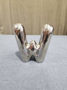 lot 153 image: ASHLAND TABLETOP LETER W DECOR