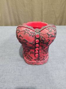 lot 167 image: DECORATIVE CORSET HOLDER ITEMS