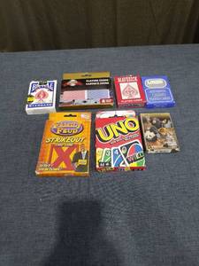 lot 175 image: LOT OF RANDOM PLAYING CARDS