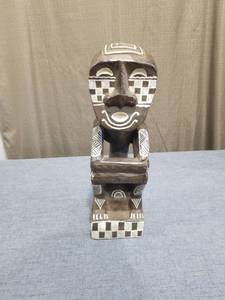 lot 187 image: Hand Carved Wooden Tribal Thinking Man Sculpture