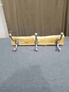 lot 194 image: Rustic wall coat rack, with 3 vintage hooks