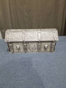 lot 195 image: Snapco Nosferatu Collectable Steel Coffin Popcorn Tin