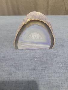 lot 197 image: Banded Agate Geode Specimen
