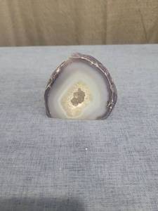 lot 198 image: Banded Agate Geode Specimen