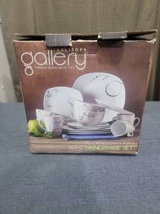 lot 204 image: Tabletops Gallery Pescara 16-Piece Dinnerware Set Service for 4