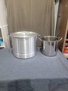 lot 205 image: Stainless Steel Stockpot with Lid and Smaller Pot 2-Piece Set