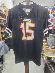 lot 230 image: NFL Team Apparel Kansas City Chiefs Mahomes #15 Youth Jersey XL