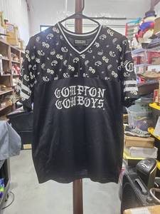 lot 231 image: Compton Cowboys Forever 21 Mens V-Neck T-Shirt Size S