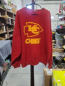 lot 236 image: Kansas City Chiefs Sweatshirt 4XL Red Yellow Logo