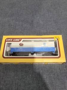 lot 300 image: Life-Like 8515 B&A Reefer Car HO Scale Model Train