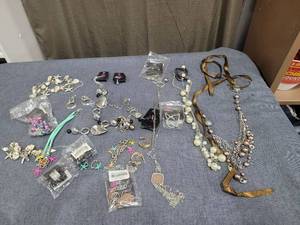 lot 302 image: Fashion Jewelry & Accessories Lot Necklaces Bracelets Earrings Charms