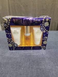 lot 304 image: Elizabeth Taylor White Diamonds Fragrance Gift Set 3-Piece
