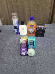 lot 305 image: Beauty & Personal Care Lot 6 Items Olay Softsoap Avon Bath Body Works