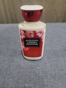 lot 309 image: Bath & Body Works Japanese Cherry Blossom Daily Nourishing Body Lotion 8 fl oz