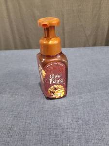 lot 350 image: Bath & Body Works Gentle Foaming Hand Soap Vanilla Pumpkin Sugar Give Thanks