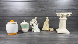lot 102 image: Lot of Ceramic Decorative Items
