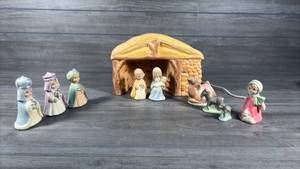 lot 114 image: Nativity Scene Set with Stable
