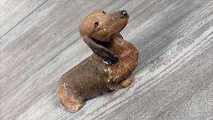 lot 118 image: Sandicast Dachshund Longhaired Red 391 Sculpture